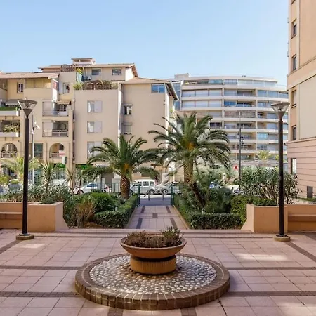 Palme D'azur Yourhosthelper * Cannes